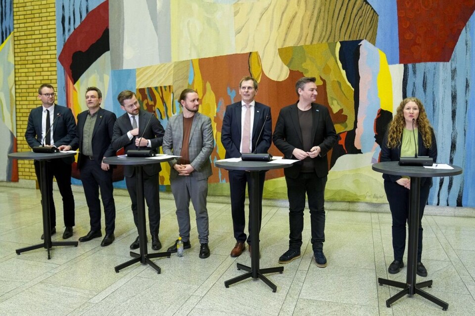 Eli Tuva Moflag innleder pressekonferansen i Vandrehallen etter at et flertall på Stortinget har blitt enige om et forlik om en ny pensjonsreform. Foto: Fredrik Varfjell / NTB