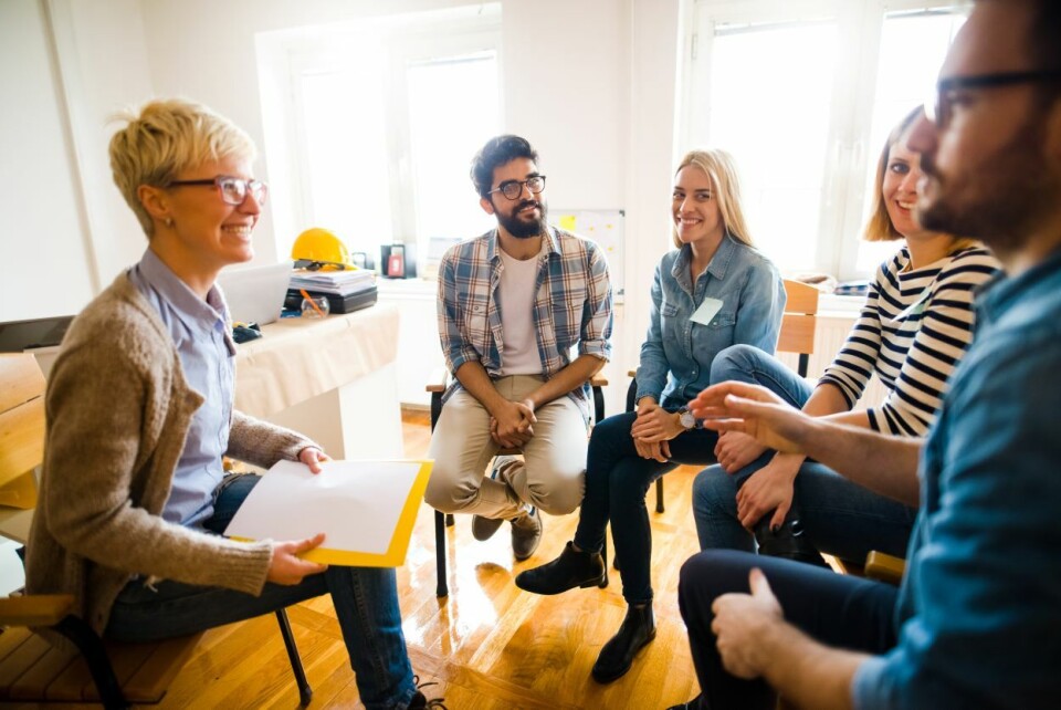 Det finnes allerede flere ordninger som kan være relevante for arbeidsgivere som vil legge til rette for språkopplæring av sine ansatte, skriver de tre kronikkforfatterne. Foto: Dusan Petkovic | iStock Photos