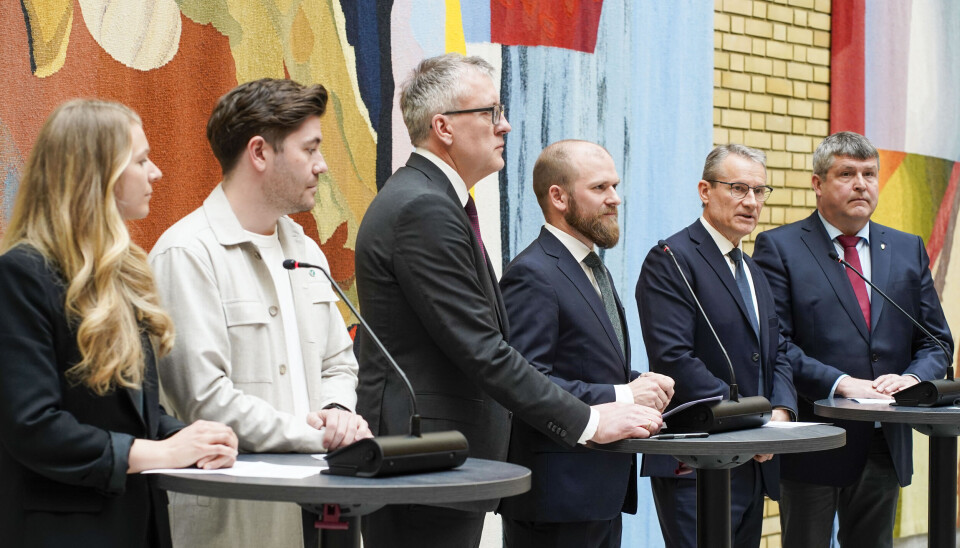 Enige om fisk: F.v.: Ida Lindtveit Røse (KrF), Grunde Kreken Almeland (V), Rune Støstad (Ap), Willfred Nordlund (Sp), Olve Grotle (H) og Bengt Rune Strifeldt (Frp) redegjør for enighet om kvotemelding i Vandrehallen på Sto Enige om fisk: F.v.: Ida Lindtveit Røse (KrF), Grunde Kreken Almeland (V), Rune Støstad (Ap), Willfred Nordlund (Sp), Olve Grotle (H) og Bengt Rune Strifeldt (Frp) redegjør for enighet om kvotemelding i Vandrehallen på Sto