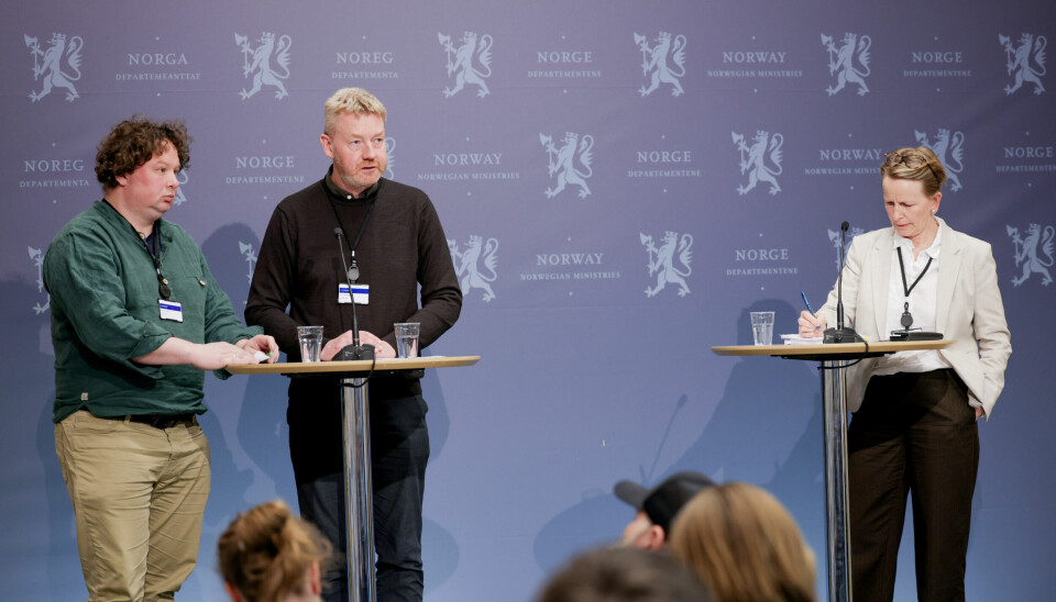 Bøndene – her ved leder Tor Jacob Solberg (til venstre) i Norsk Bonde- og Småbrukarlag og leder Bjørn Gimming i Norges Bondelag – er ikke fornøyd med statens tilbud i jordbruksoppgjøret. Ekspedisjonssjef Viil Søyland kalte det «et godt tilbud».