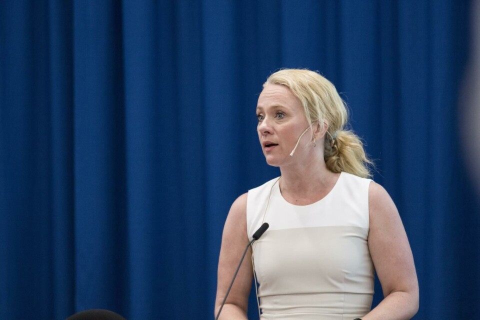 Arbeidsminister Anniken Hauglie er tydelig på at rettssikkerheten til sosialhjelpmottakere går foran aktivitetsplikten.