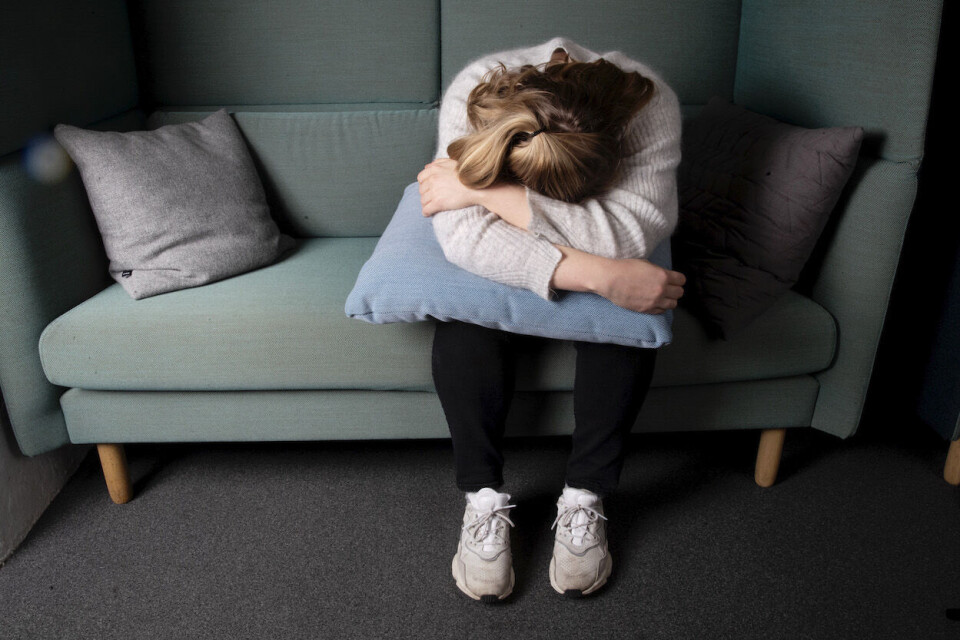 Illustrasjonsfoto av unge personer som sliter med psykiske helseplager.