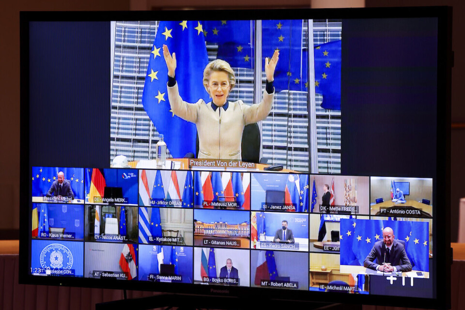 Etter torsdagens videotoppmøte sier Ursula von der Leyen at de første vaksinene mot covid-19 kan godkjennes allerede før årsskiftet, dersom prosessen går smertefritt.