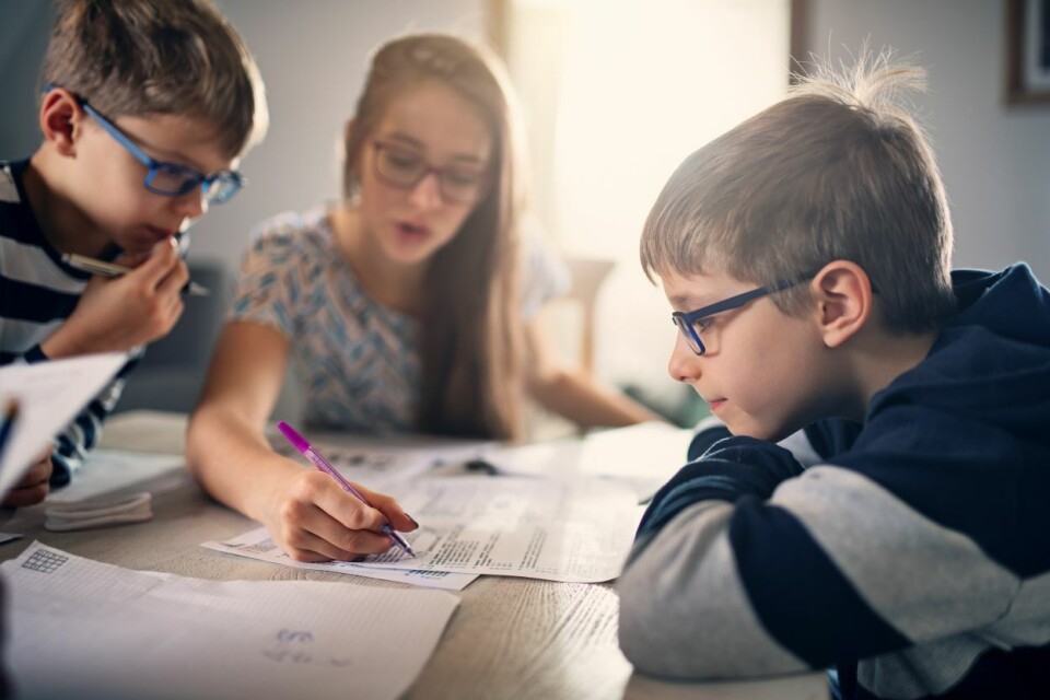 TRENGER BRILLER: «Eksperter sier at omtrent 80 prosent av det et barn lærer på skolen, er informasjon som presenteres visuelt. Noen trenger briller for å ha optimale forutsetninger.»