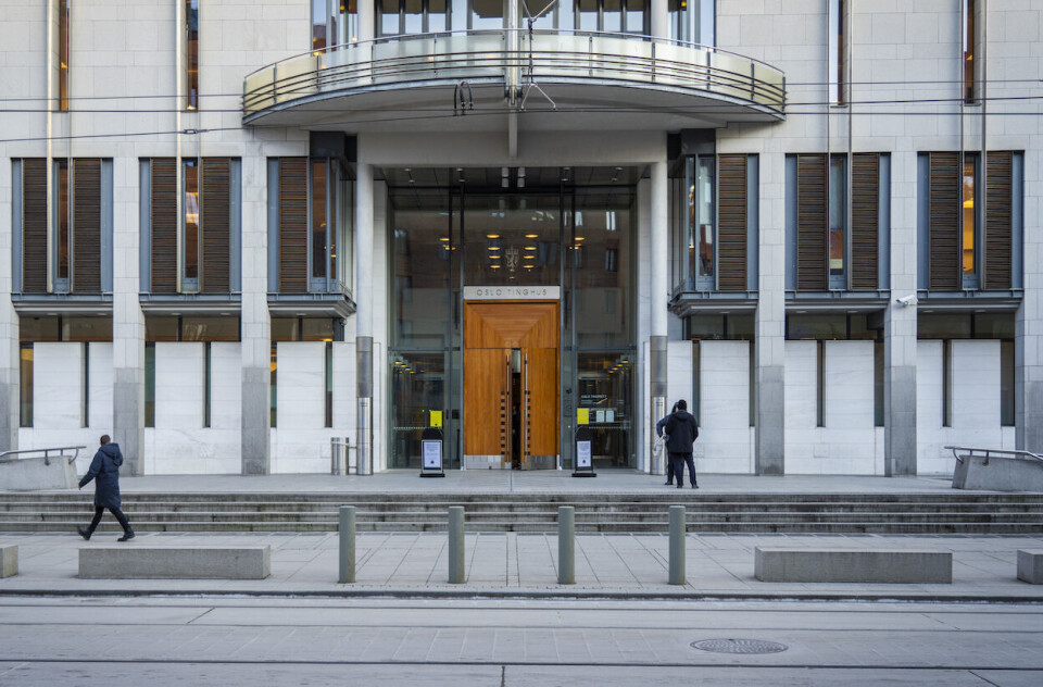Barnevernstjenesten i bydelen Alna i Oslo får krass kritikk av Oslo tingrett etter å ha holdt to barn atskilt fra foreldrene i flere år.