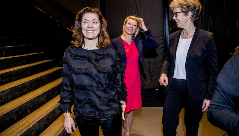 Tre erfarne kvinnelige toppledere - stående sammen på en konferanse. F.v: Kristin Skogen Lund – tidligere konsernsjef i Schibsted, Kjerstin Braathen – konsernsjef i DnB og Hilde Merete Aasheim – tidligere konsernsjef i Hydro.