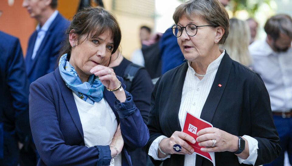 Spekter-leder Anne-Kari Bratten (til venstre) – her med leder Mette Nord i Fagforbundet – mener det er galt at LO og NHO har faste plasser i Rikslønnsnemnda.