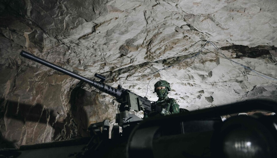 Venter på et uunngåelig angrep? En taiwanesisk soldat holder vakt ved en forsvarsstilling langs kysten av Taiwan.
