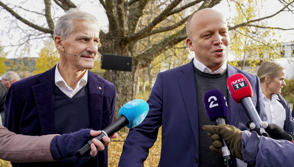 i 'Partiet' finner vi også historien om det som skjedde før Jonas Gahr Støre og Trygve Slagsvold Vedum la fram regjeringsplattformen ved Hurdalsjøen hotell.