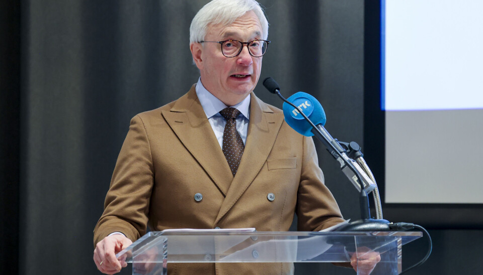 Riksrevisor Karl Eirik Schjøtt-Pedersen presenterer de dystre resultatene fra undersøkelsen av Helseplattformen.