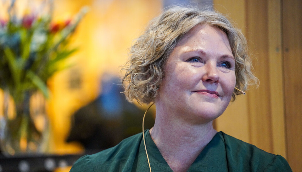 Utviklingsminister Anne Beathe Tvinnereim (Sp) er ikke med på at det kuttes i støtten til flytninger, for vi øker støtten via andre enn FN, hevder hun
