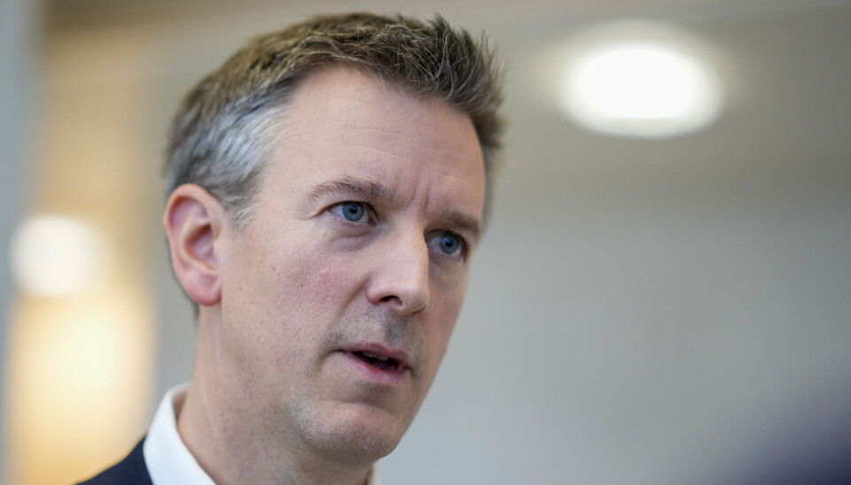 Kommunalminister Erling Sande (Sp) kommer med mer penger til kommunene.