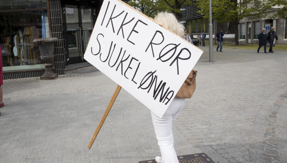 Bare 25 prosent av de spurte sier de er negative til å endre sykelønnsordningen.