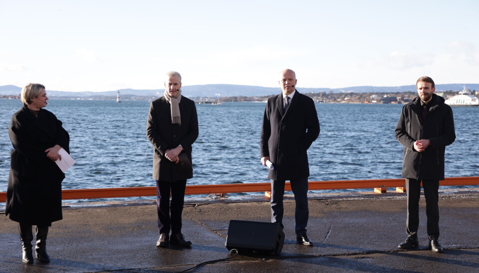 Statsminister Jonas Gahr Støre, finansminister Trygve Slagsvold Vedum, olje- og energiminister Marte Mjøs Persen og næringsminister Jan Christian Vestre legger frem regjeringens satsing på havvind i 2022.