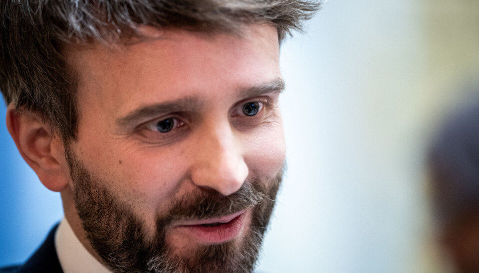 Helse- og omsorgsminister Jan Christian Vestre (Ap) mener bedre ledelse, bedre turnus og bedre samarbeid er en viktig nøkkel til å få ned sykefravær på sykehusene.