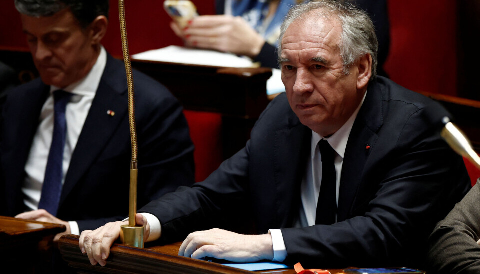 Statsminister Francois Bayrou overlevde torsdag et mistillitsforslag som kunne sendt Frankrike ut i et enda større politisk kaos.
