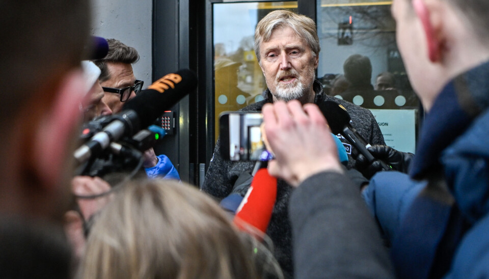 Hoppsjef Jan-Erik Aalbu møter pressen etter at lagstrener Magnus Brevig og servicetekniker Adrian Livelten er suspendert som følge av at det norske laget ble tatt for å ha jukset med dressene under storbakkerennet i VM.