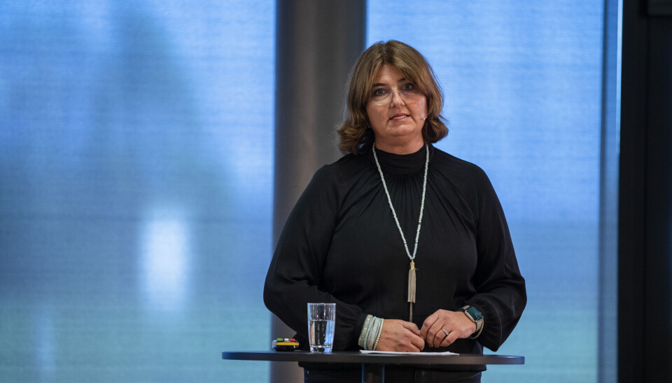 Statsautorisert revisor og partner i PWC Eli Moe-Helgesen legger fram rapport om Equinors virksomhet i USA i en presekonferanse.