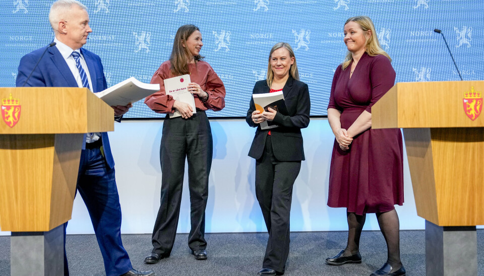Knut Storberget (t.v), Justis-og beredskapsminister Astri Aas-Hansen, barne- og familieminister Lene Vågslid og kommunal og distriktsminister Kjersti Stenseng under presentasjonen av rapporten 'Våre barn', om alvorlig kriminalitet blant barn og unge.