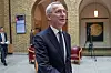 Jens Stoltenberg i vandrehallen etter Stortingets muntlige spørretime.