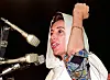 Pakistanske Benazir Bhutto, ble den første valgte statsministeren i et muslimsk land. Her fra en tale i 1993.