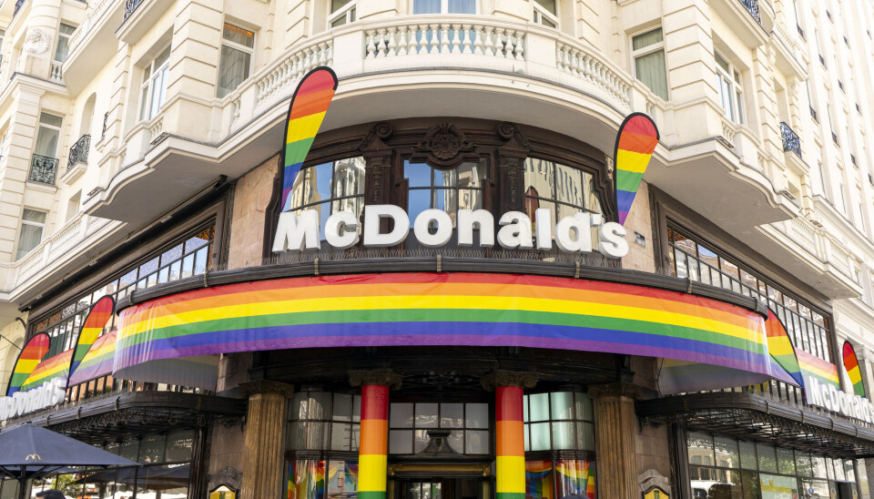 I fjor var de fleste restaurantene til McDonald's pyntet til Pride-fest. I år er det visstnok langt færre som våger ikle seg Pride-fargene. I fjor var de fleste restaurantene til McDonald's pyntet til Pride-fest. I år er det visstnok langt færre som våger ikle seg Pride-fargene.
