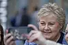 Høyre-leder Erna Solberg på stemmesanking i hjembyen Bergen. Der kan Høyre gjøre sitt dårligste valg på 20 år.
