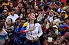 Venezuelas opposisjonsleder Maria Corina Machado er tildelt Nobels fredspris 2025. Her er hun under en protest mot president Nicolás Maduro i januar. Hun lever nå i skjul.