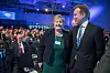 Statsminister Erna Solberg (H) hilser på sin tidligere utenriksminister Børge Brende i Davos