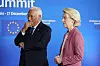 Ursula von der Leyen og Antonio Costa står foran blå EU-bakgrunn under toppmøte