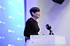 Ine Eriksen Søreide står ved talerstol med mikrofoner under Høyres sentralstyremøte.
