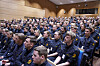 Fullt auditorium med politistudenter i uniform ved Politihøgskolen i Oslo.
