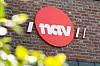 Rød Nav-logo på murvegg ved Nav-kontor på Tøyen torg i Oslo