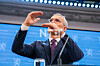 Finansminister Jens Stoltenberg presenterer revidert nasjonalbudsjett for 2026 tirsdag
