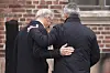 Jonas Gahr Støre og Jens Stoltenberg går sammen utenfor Statsministerens kontor i Oslo.