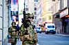 Bevæpnede soldater i gate i Oslo under en militærøvelse.