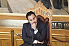 Masud Gharahkhani sitter i stortingssalen mens utenriksminister Espen Barth Eide taler.