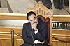 Masud Gharahkhani sitter i stortingssalen mens utenriksminister Espen Barth Eide taler.