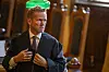 Fredrik Sejersted i mørk dress i Høyesteretts trepanelkledde rettssal.