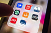 Smarttelefonskjerm med apper fra MobilePay, Digipost, Vipps, Altinn og flere nordiske tjenester.