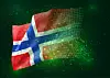 Stilisert norsk flagg med digitalt rutenett og lysende datasymboler på grønn bakgrunn.