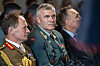 General Sir Roly Walker og generalmajor Lars S. Lervik sitter blant militære ledere under Army Summit i Oslo.