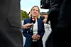 Magdalena Andersson intervjues av journalister foran kameraer i Gävle.