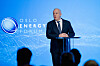 Anders Opedal taler ved en talerstol foran Oslo Energy Forum-logoen i Oslo.
