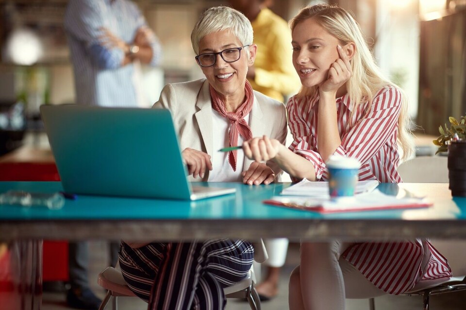 Det er en myte at eldre arbeidstakere er utdaterte og mindre produktive enn yngre, viser fersk amerikansk forskning. Foto: Lucky Business | iStock Photo