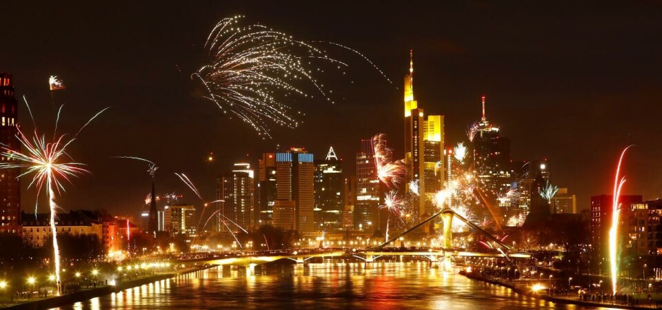 Foto NYTT ÅR, NYE MULIGHETER: Nyttårsaften 2017 i Frankfurt – byen mange spår vil bli gjenoppstå som Europas finanssentrum etter at brexit «ødelegger» for London. (Foto: REUTERS/Kai Pfaffenbach)