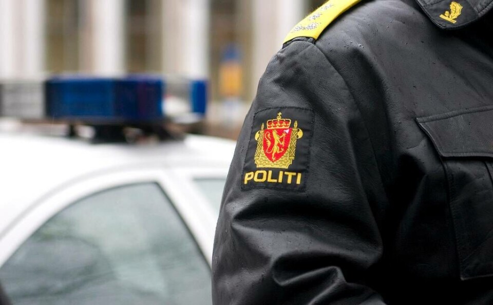 De to betjentene ga flere beskjeder via politiets analoge samband.