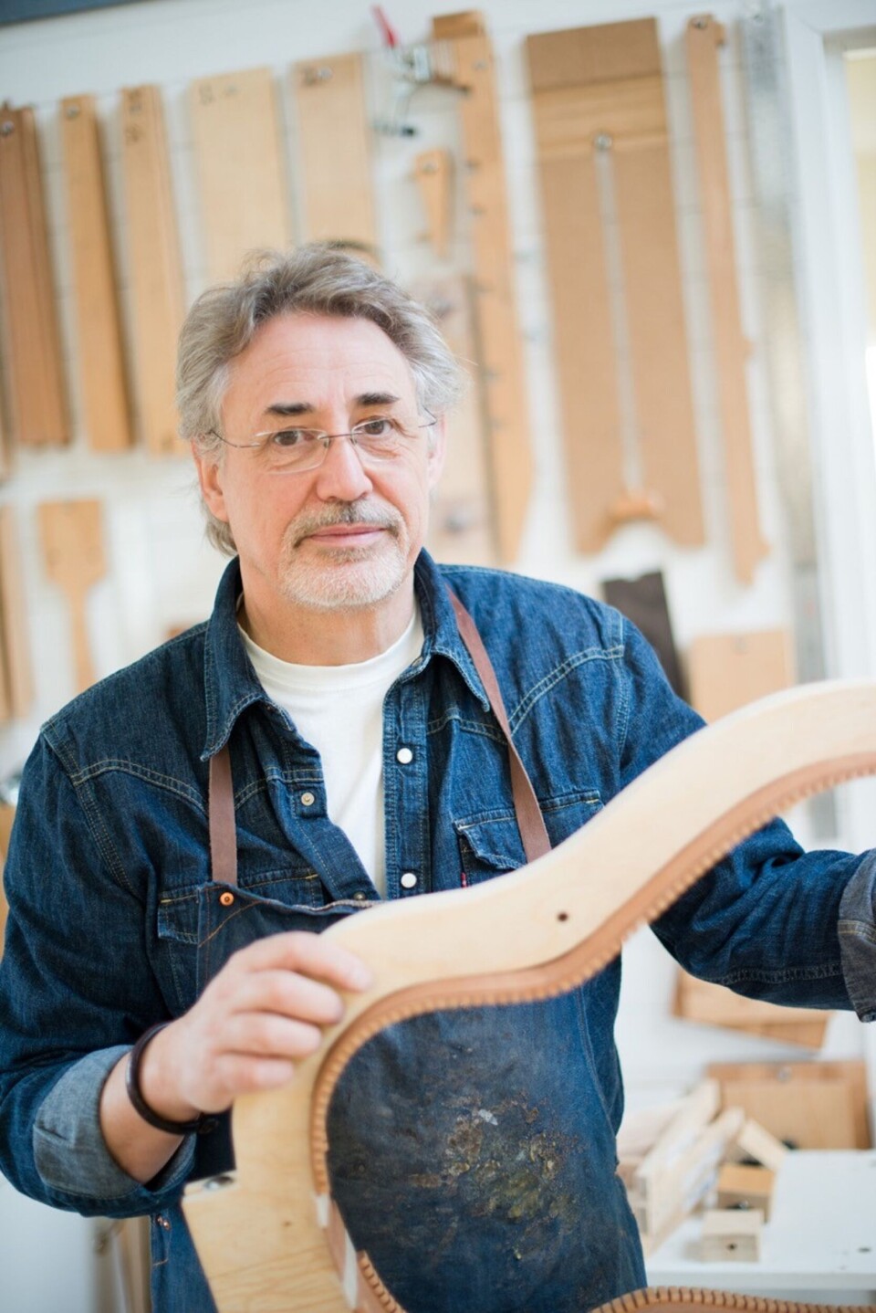Mange svenske stjernemusikere kjøper nå gitarene til Michael Sandén.