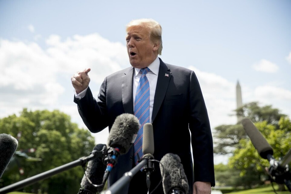 Ikke så myk, akkurat? President Donald Trump snakker til pressen på plenen utenfor Det hvite hus sist uke.