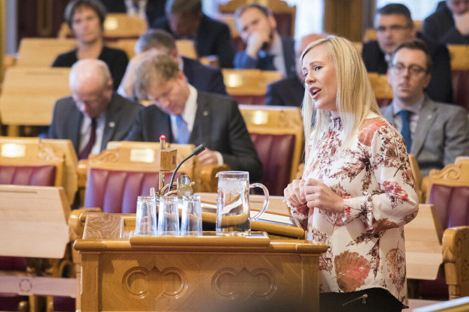 Leder Lene Vågslid (Ap) i justiskomiteen på Stortinget støtter ikke forslaget om å legge ned to av tre tingretter i Norge.